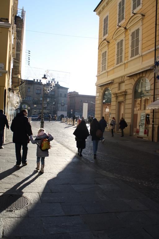 Apartamento Il Tenore D'Oro Centralissimo Parma Habitación foto